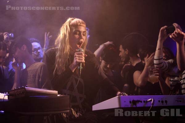 GRIMES - 2012-05-16 - PARIS - La Fleche d'Or - 